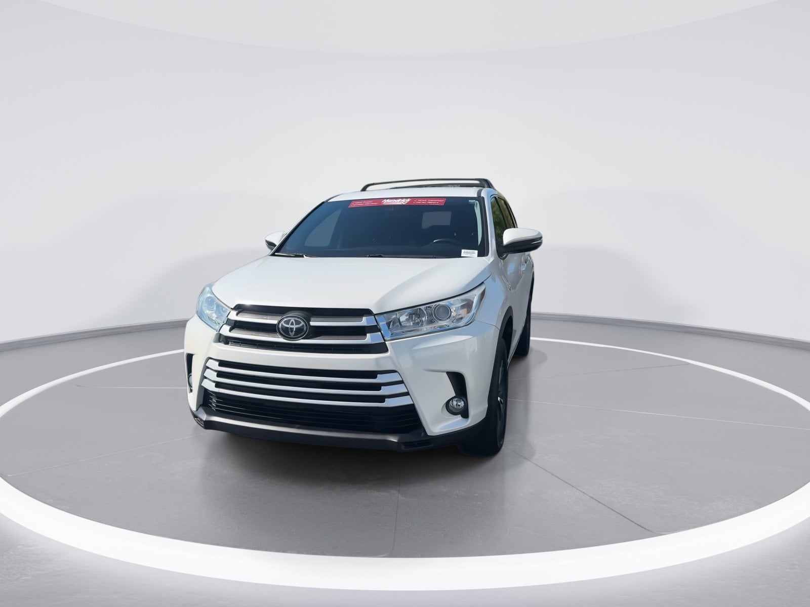 2018 Toyota Highlander LE Plus photo 2