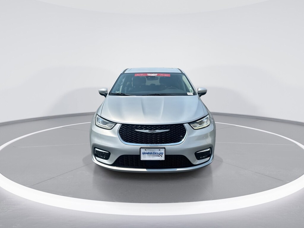 Used 2023 Chrysler Pacifica Touring L Minivan