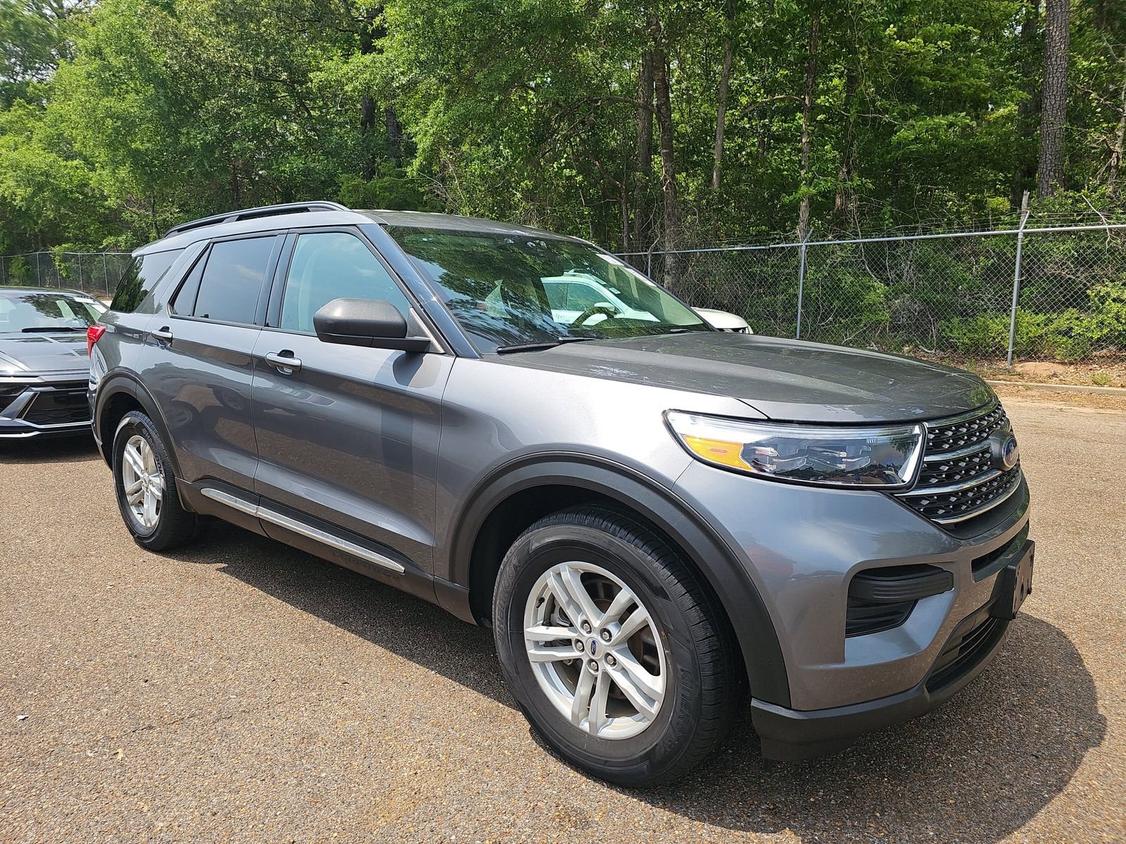 2023 Ford Explorer XLT photo 3