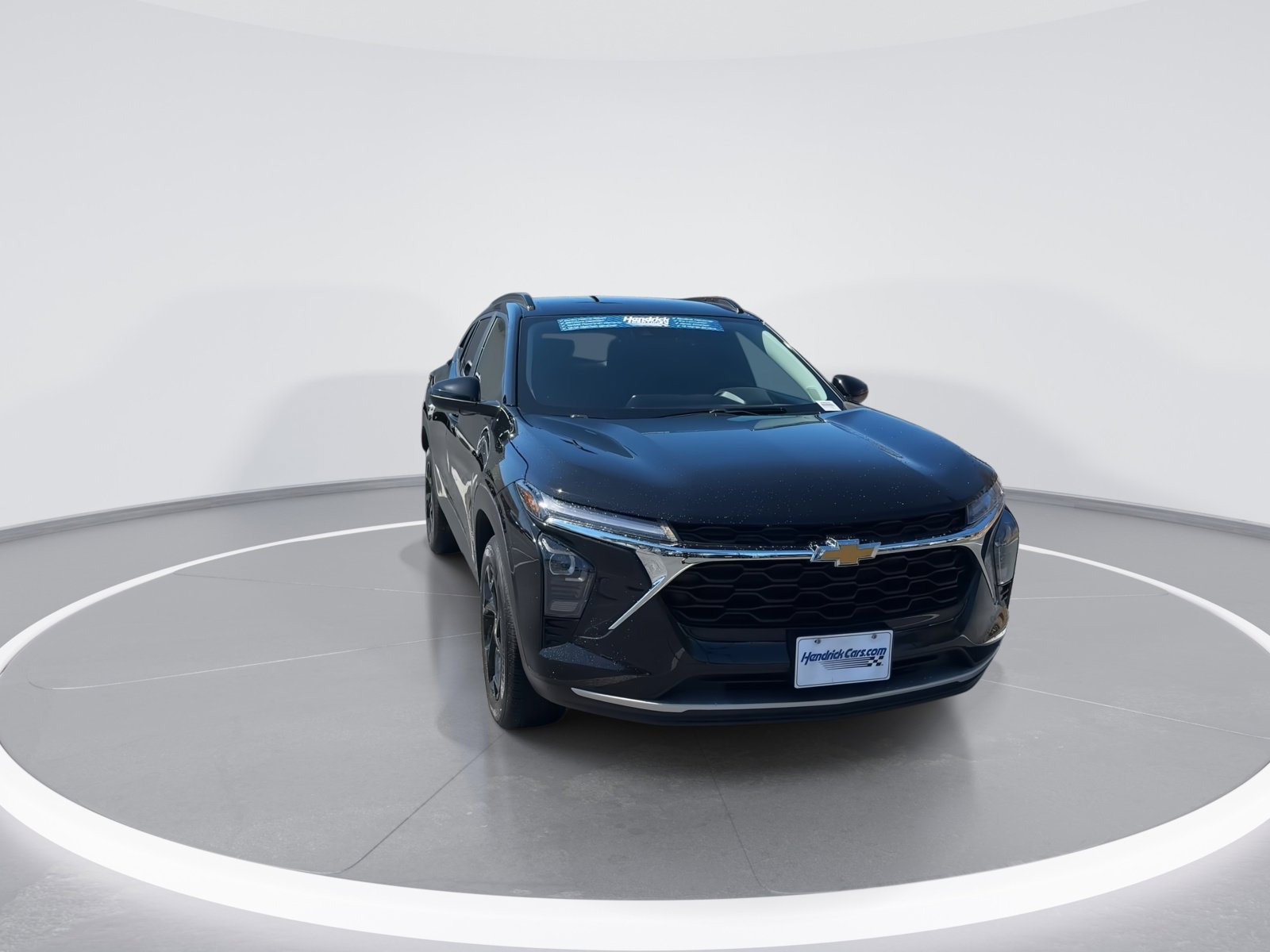 2025 Chevrolet Trax LT photo 2