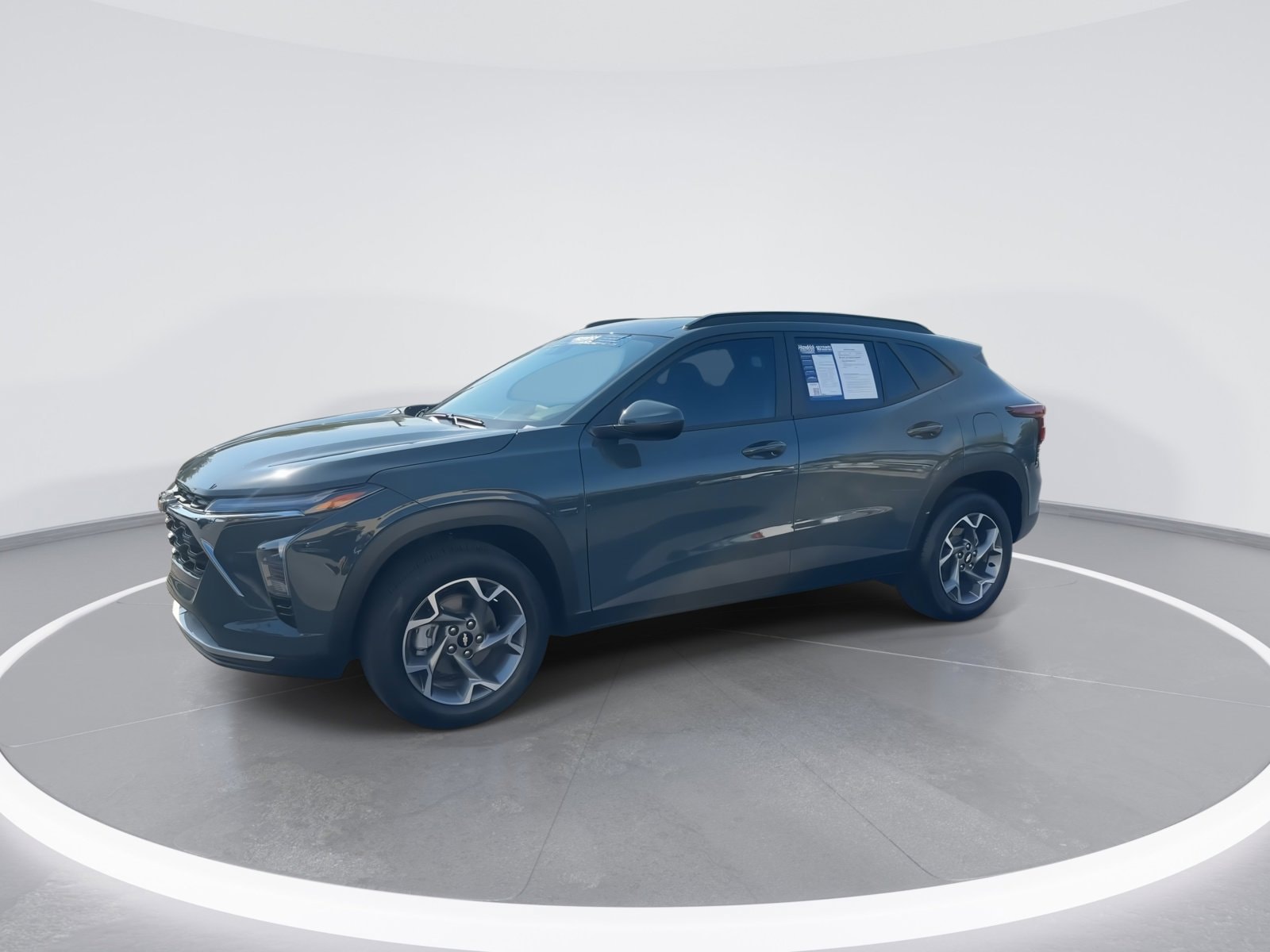 2025 Chevrolet Trax LT photo 4