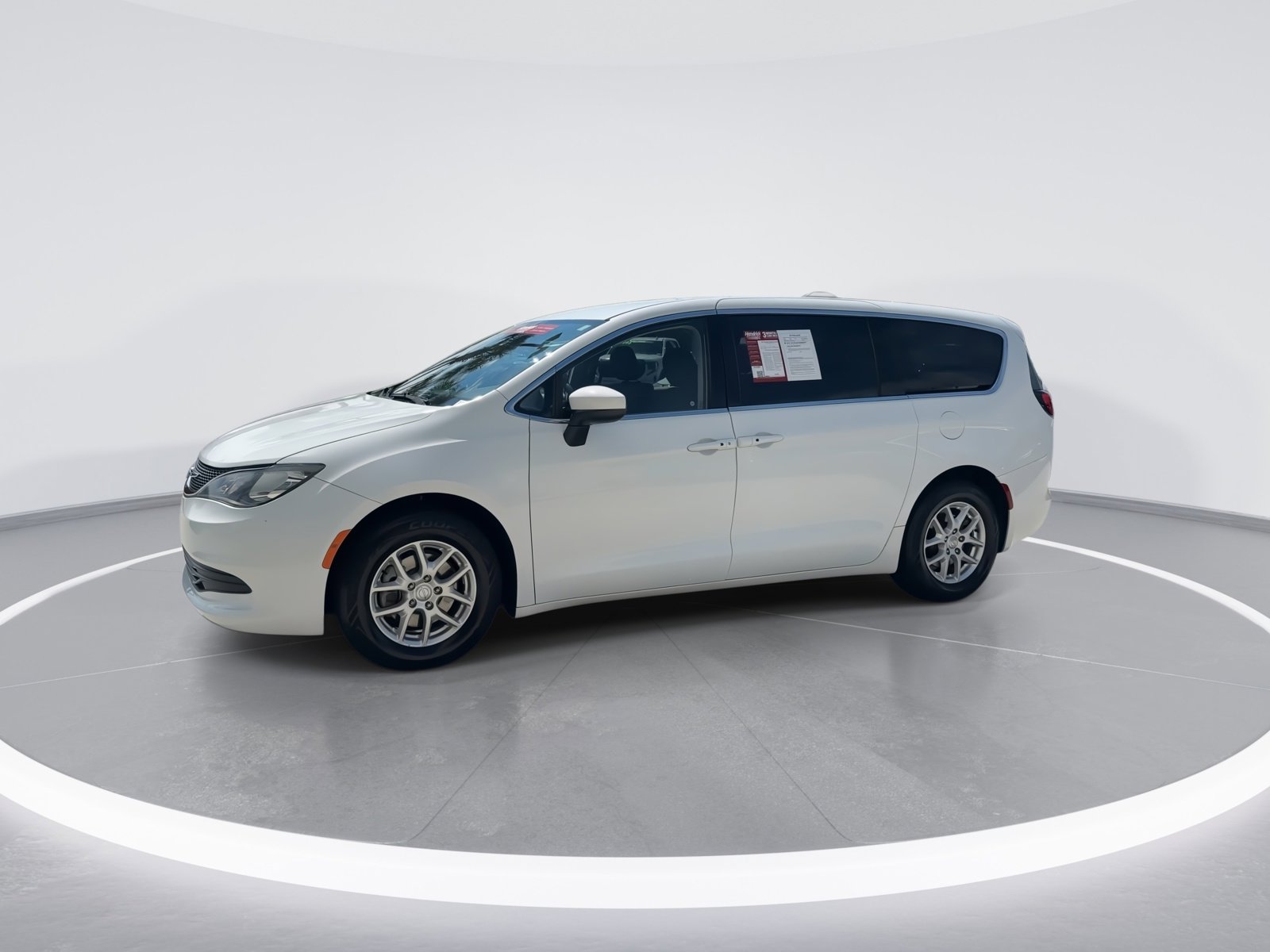 2017 Chrysler Pacifica Touring photo 3