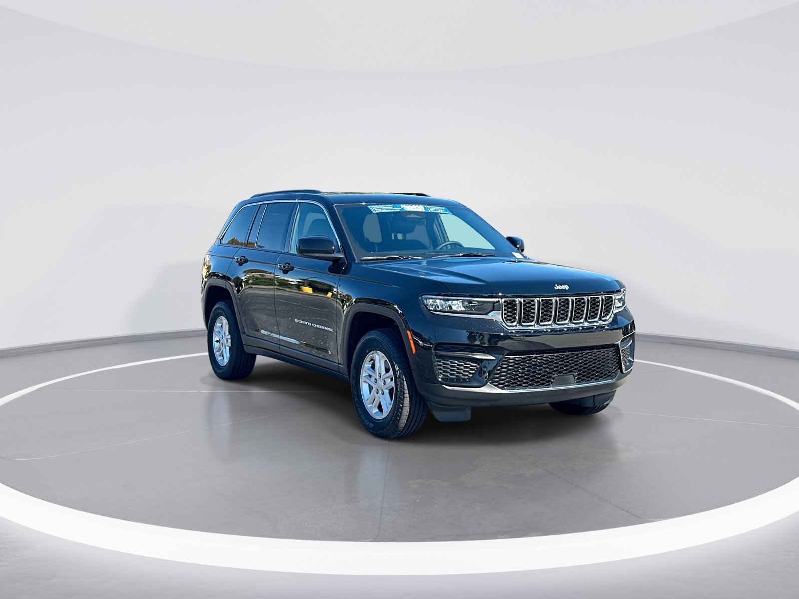 Used 2025 Jeep Grand Cherokee Laredo SUV