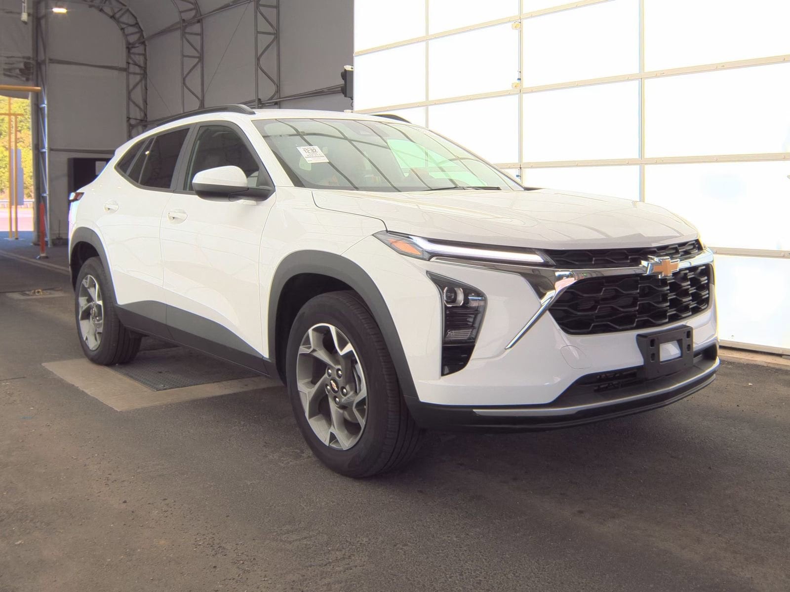 2025 Chevrolet Trax LT photo 2