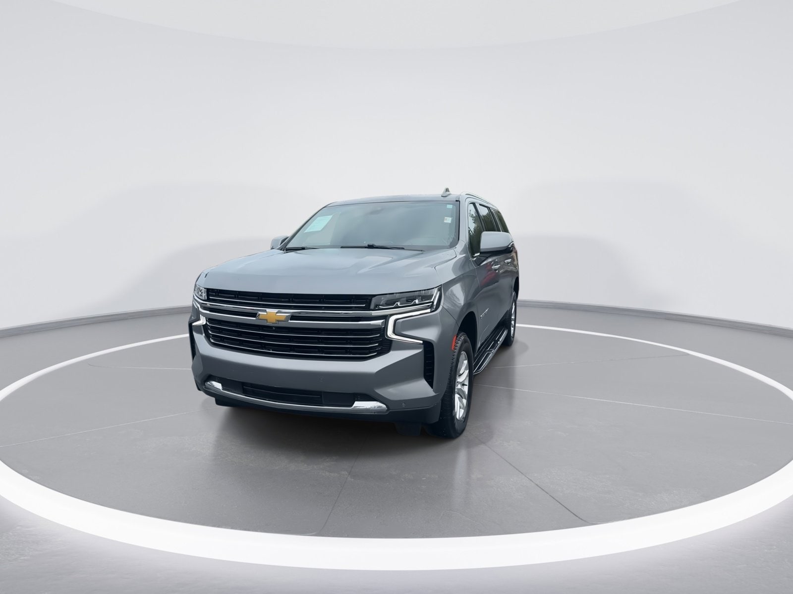 2022 Chevrolet Suburban LT photo 3