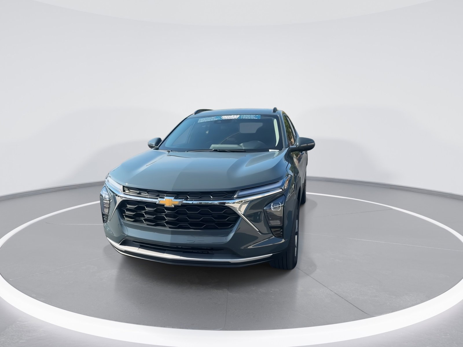 2025 Chevrolet Trax LT photo 2