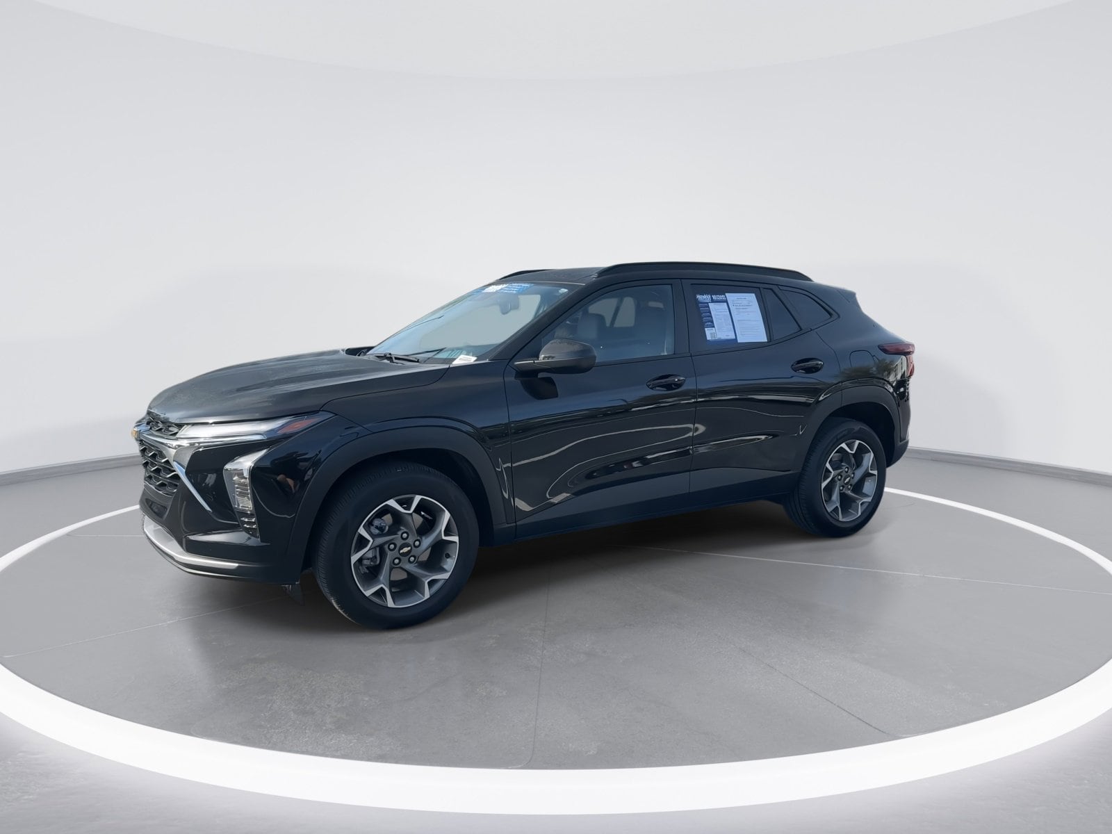 2025 Chevrolet Trax LT photo 4