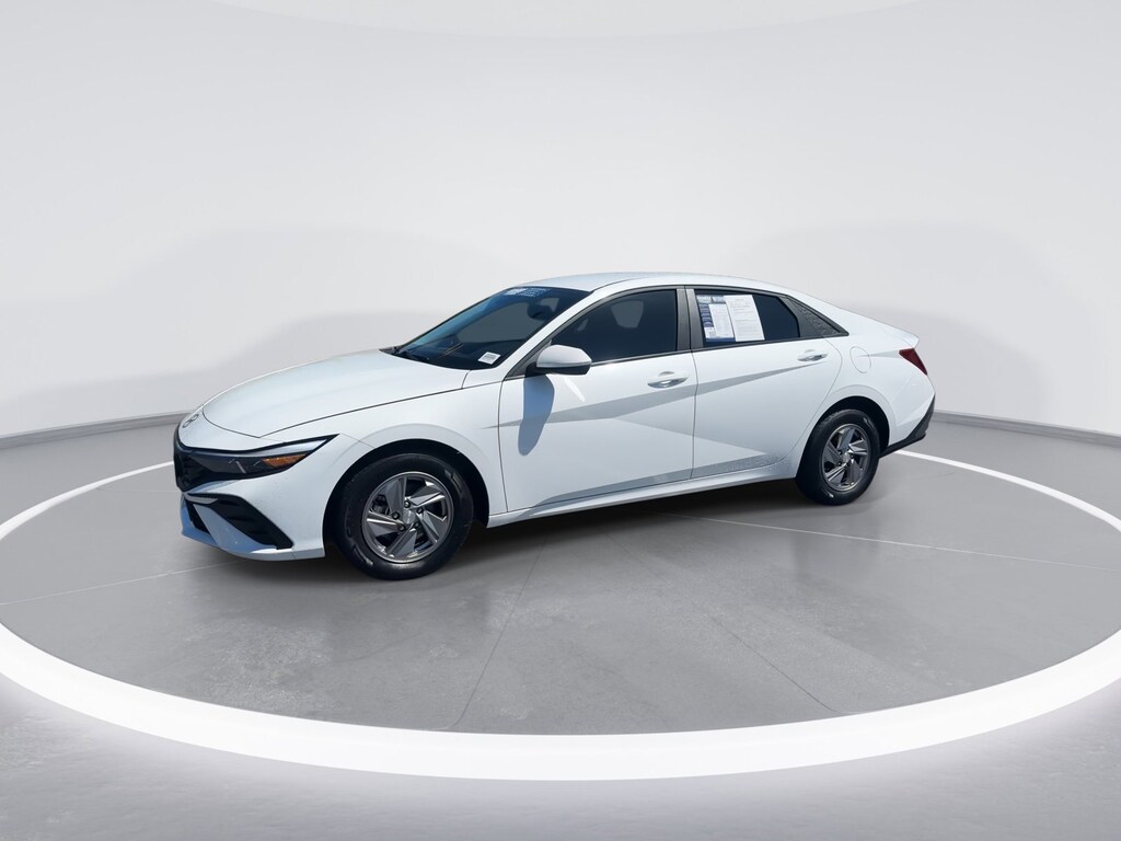 Used 2025 Hyundai Elantra SE Sedan