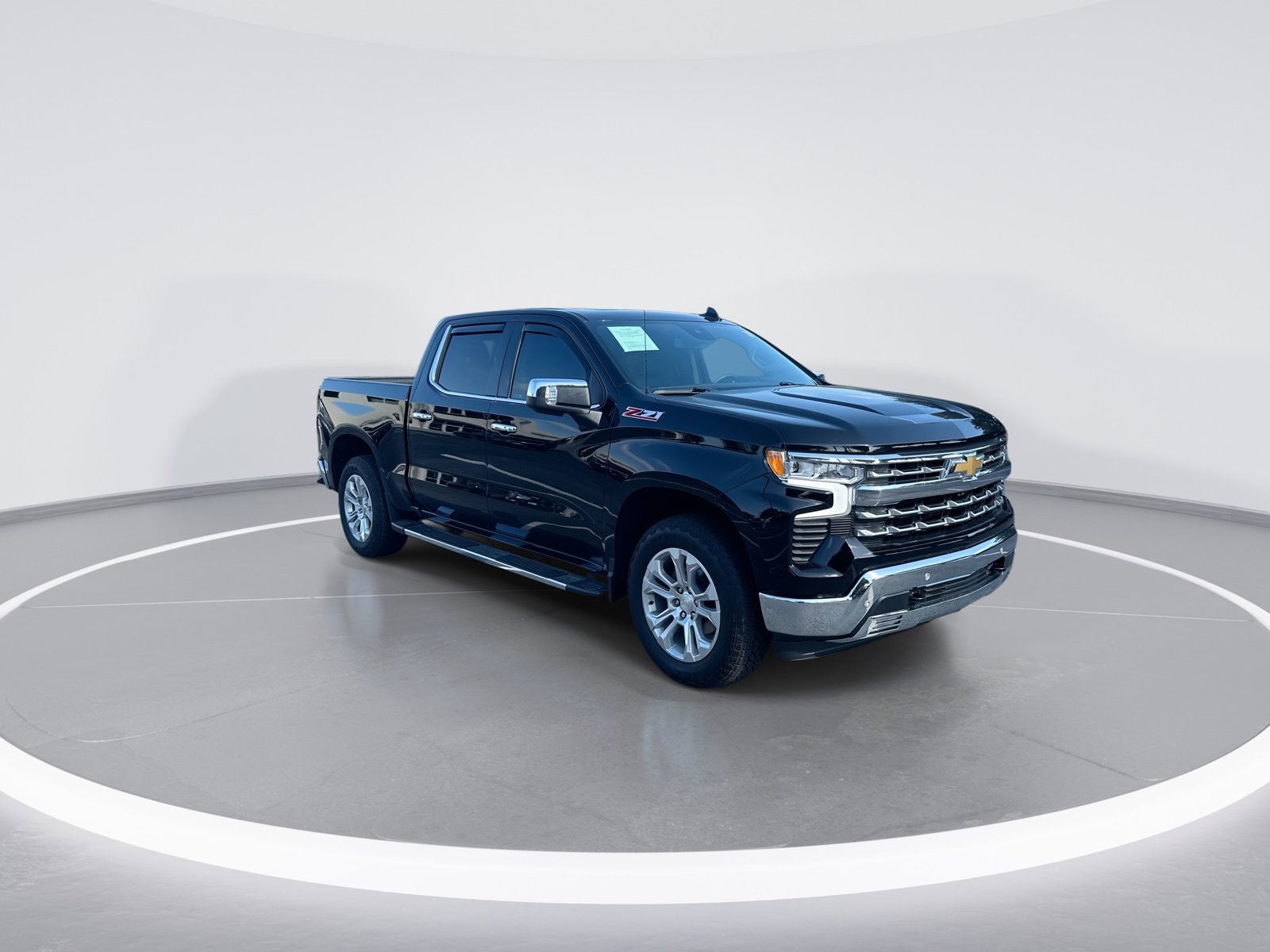 2023 Chevrolet Silverado 1500 LTZ photo 2