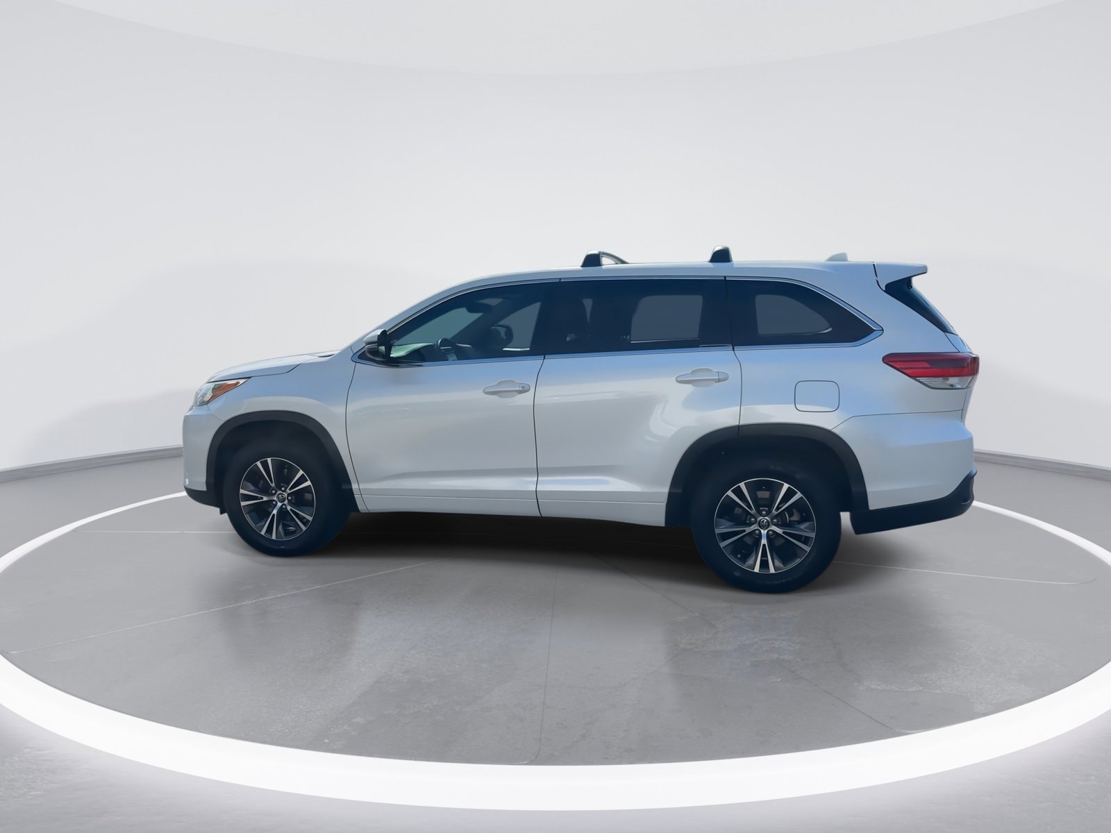 2018 Toyota Highlander LE Plus photo 5