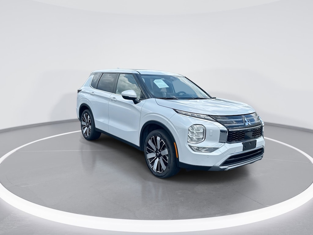 Used 2025 Mitsubishi Outlander SE SUV