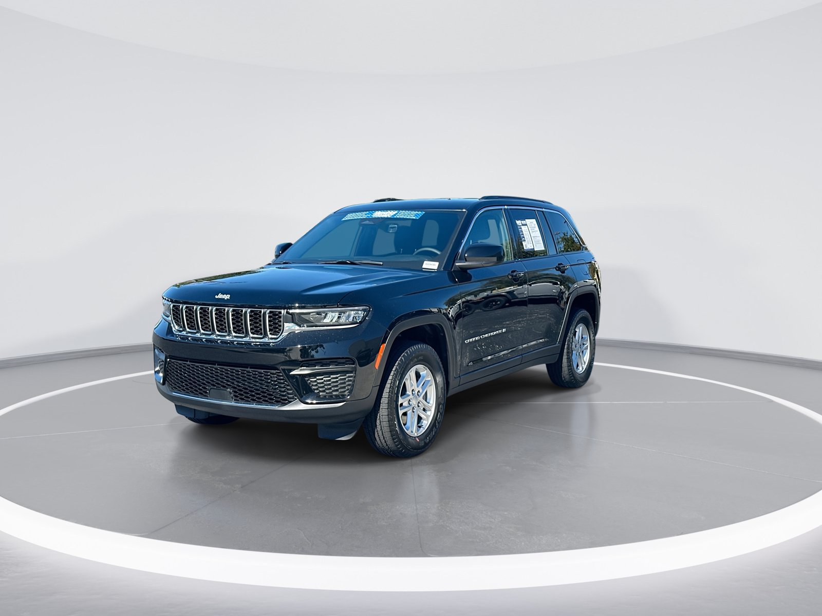 Used 2025 Jeep Grand Cherokee Laredo SUV