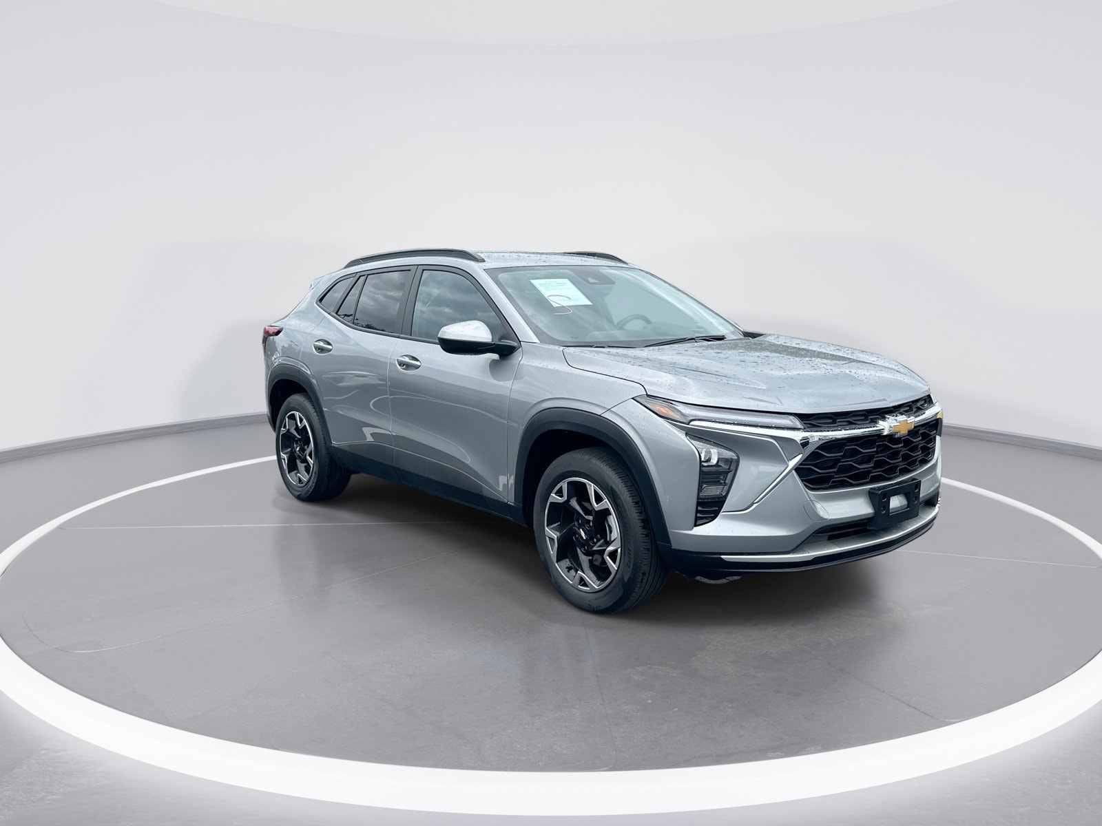 2025 Chevrolet Trax LT photo 2