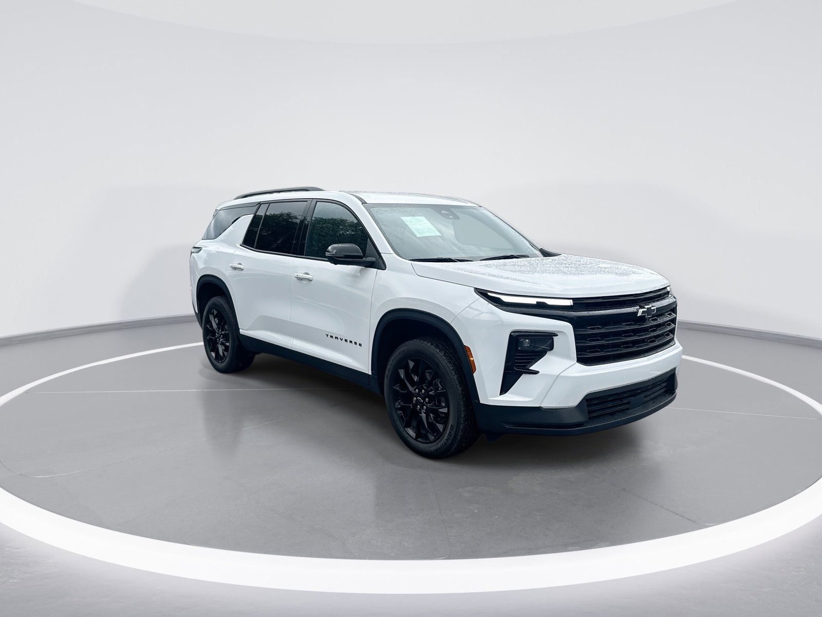 2025 Chevrolet Traverse LT photo 2