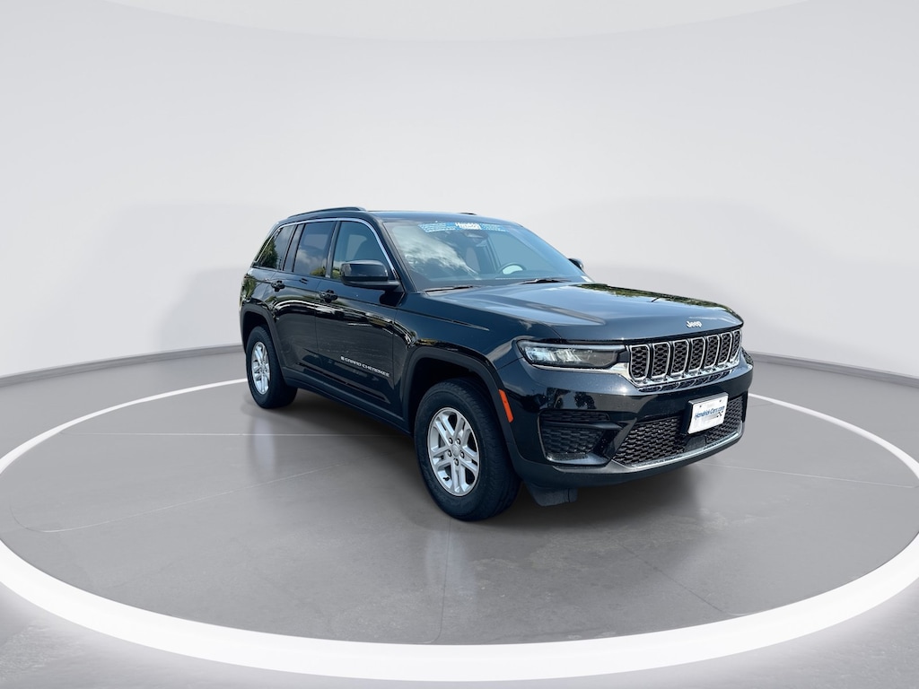 Used 2024 Jeep Grand Cherokee Laredo SUV