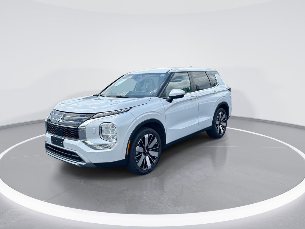Used 2025 Mitsubishi Outlander SE SUV