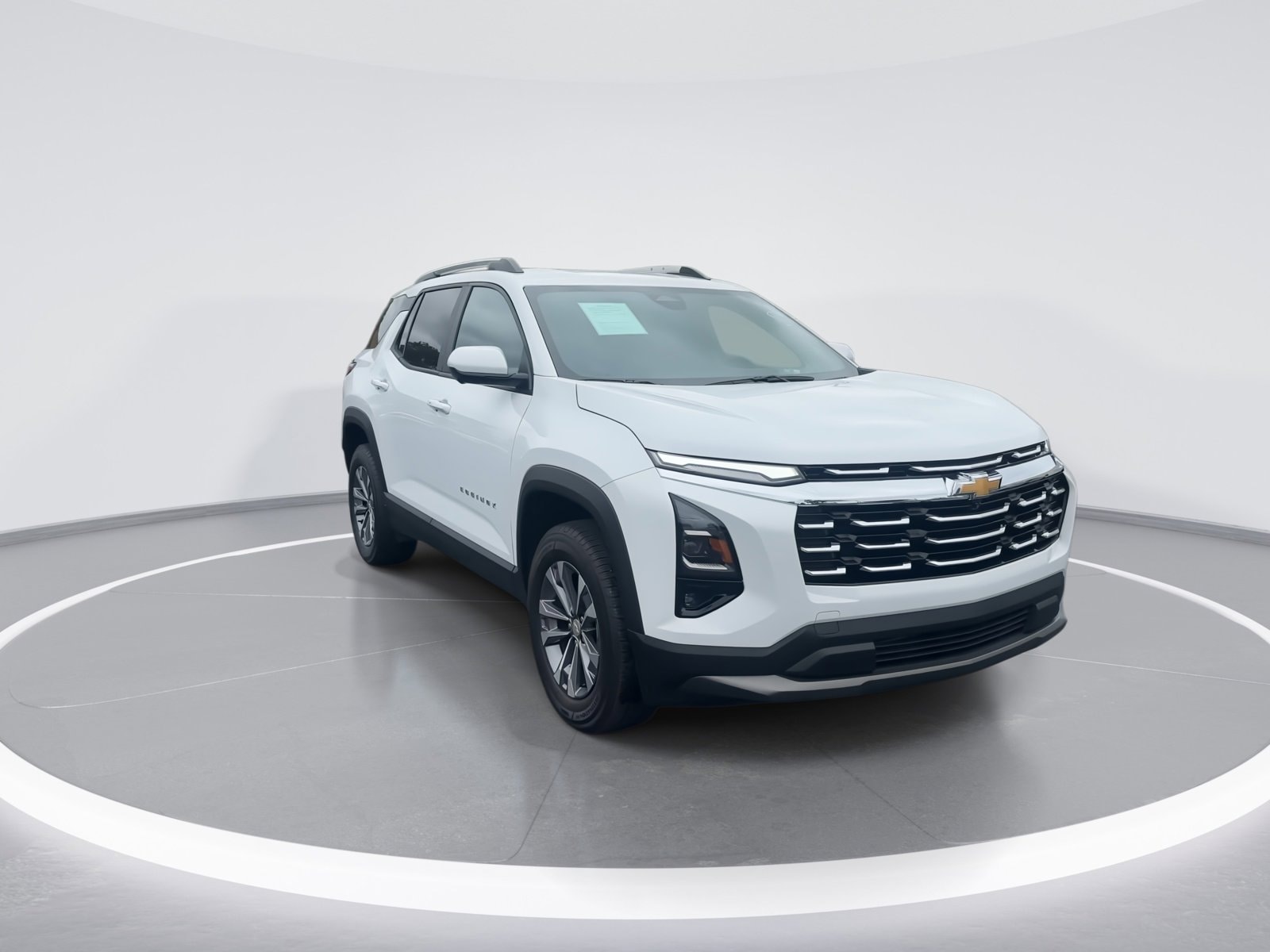 2025 Chevrolet Equinox LT photo 2
