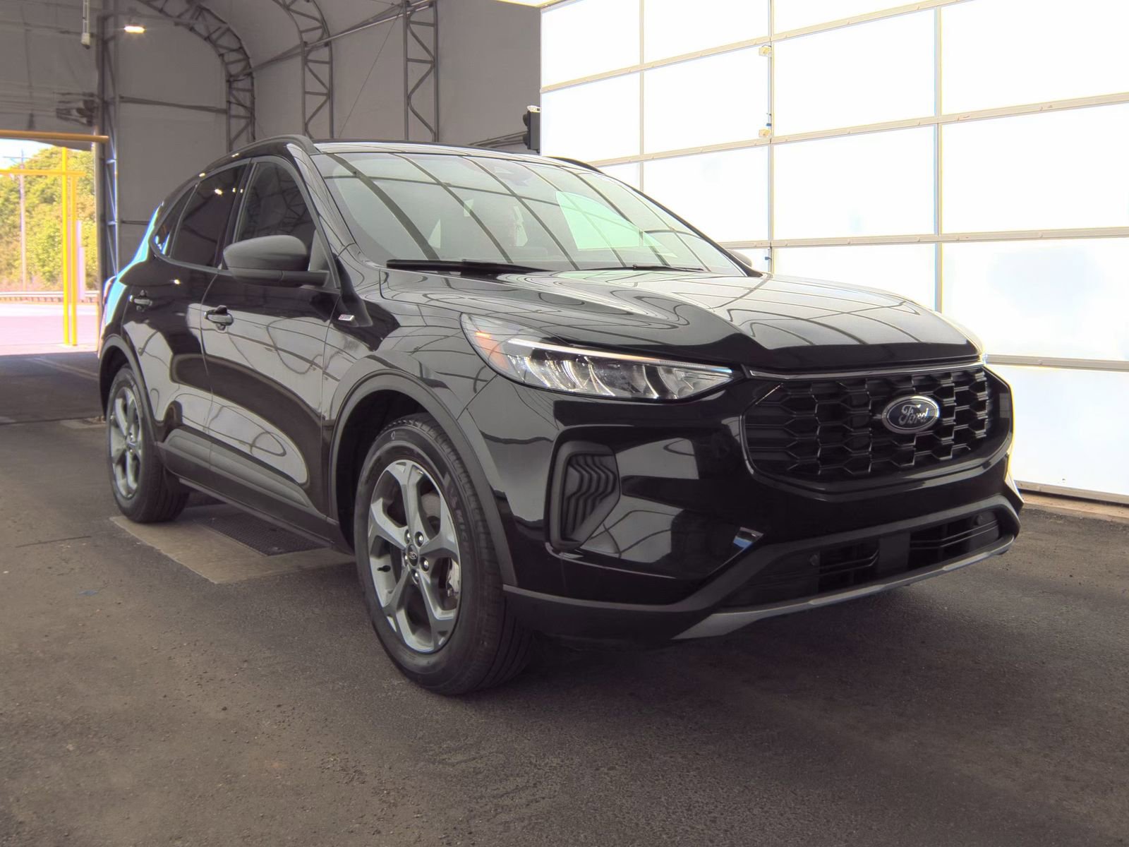 2025 Ford Escape ST-Line photo 5
