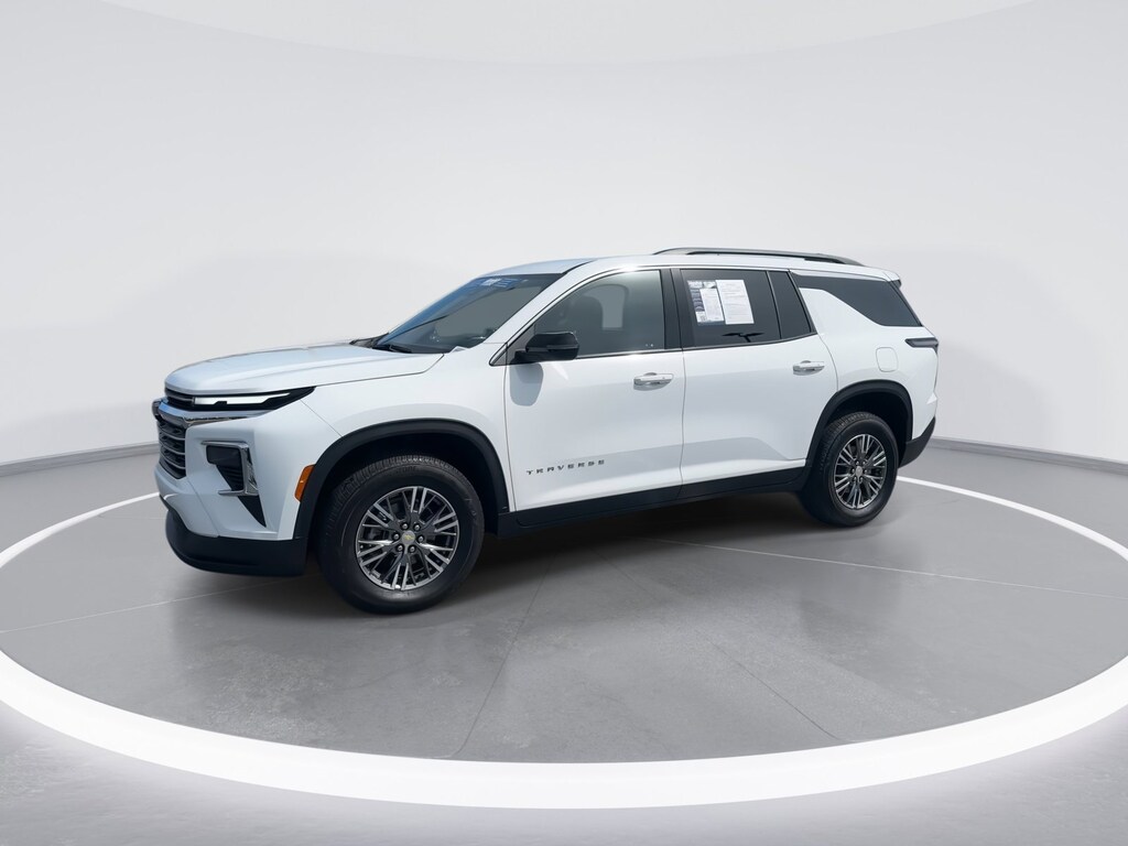Used 2025 Chevrolet Traverse FWD LT SUV