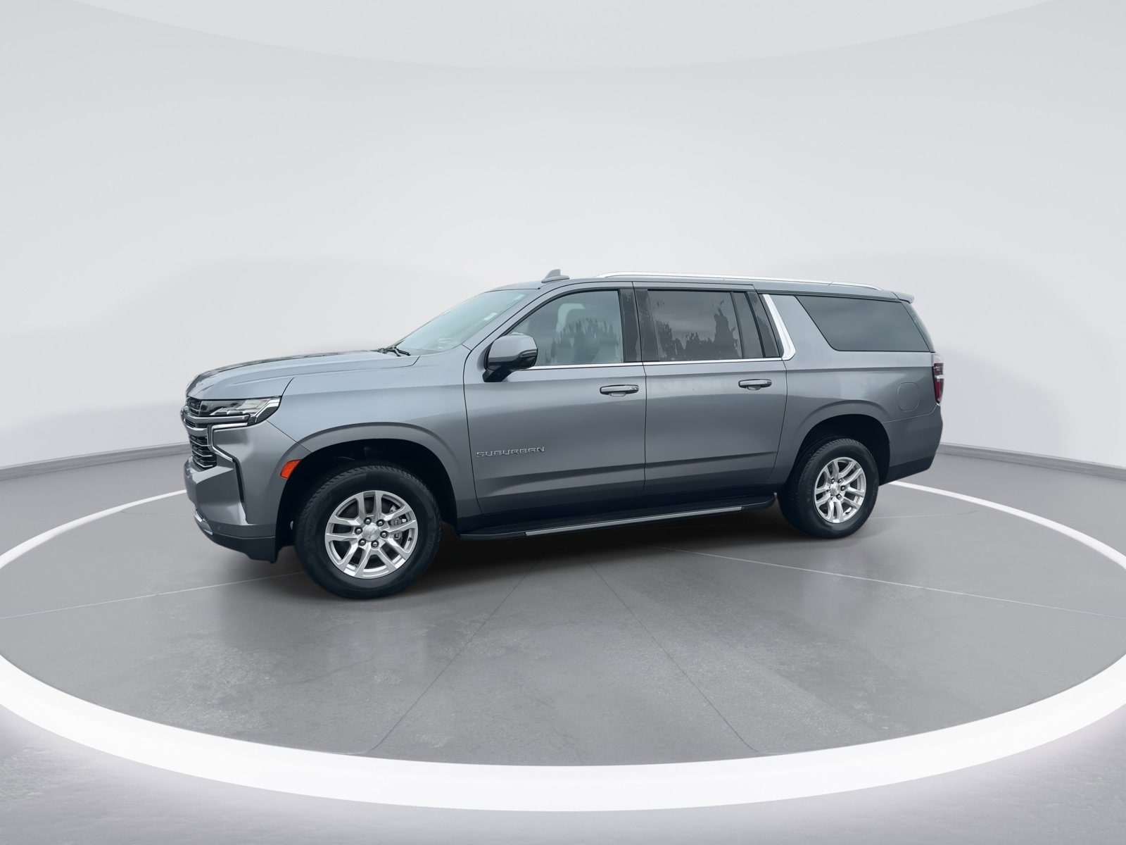 2022 Chevrolet Suburban LT photo 5