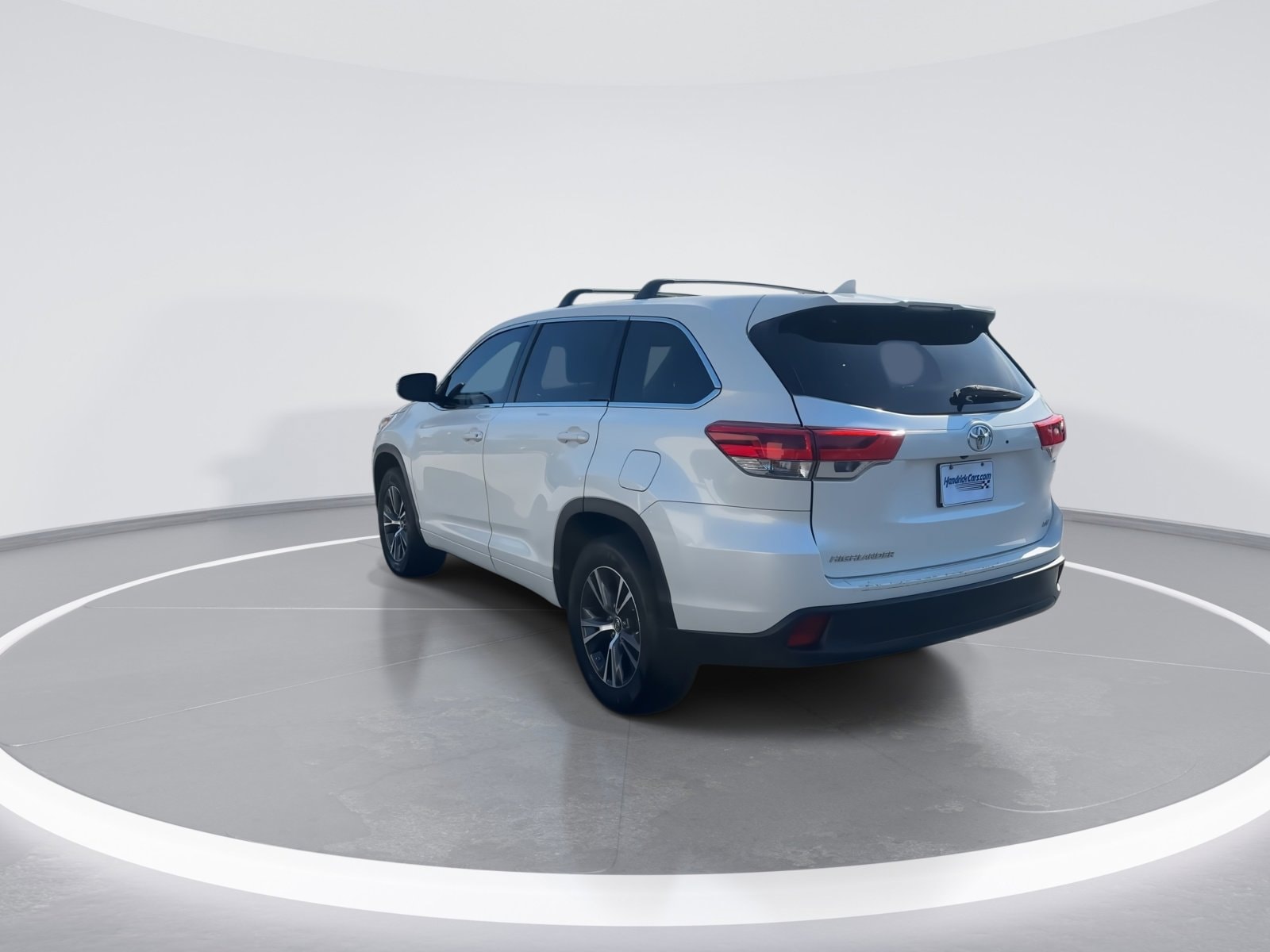 2018 Toyota Highlander LE Plus photo 6