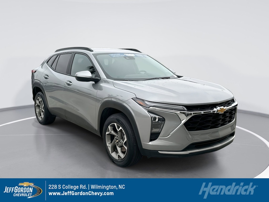 Used 2025 Chevrolet Trax LT SUV