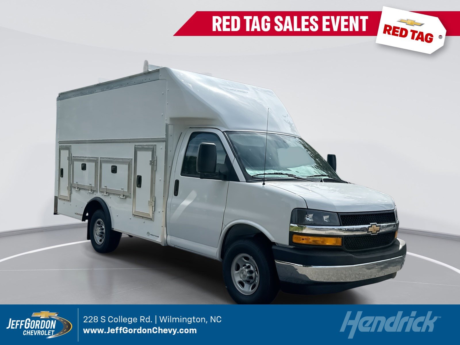 2025 Chevrolet Express Cutaway Base's photo