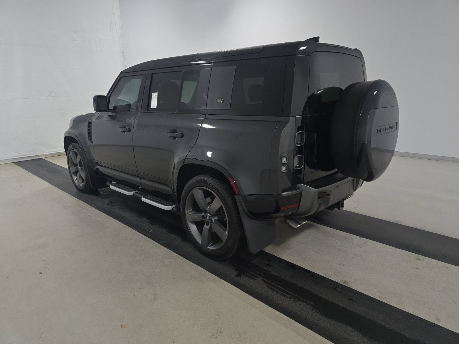 2023 Land Rover Defender V8 photo 6