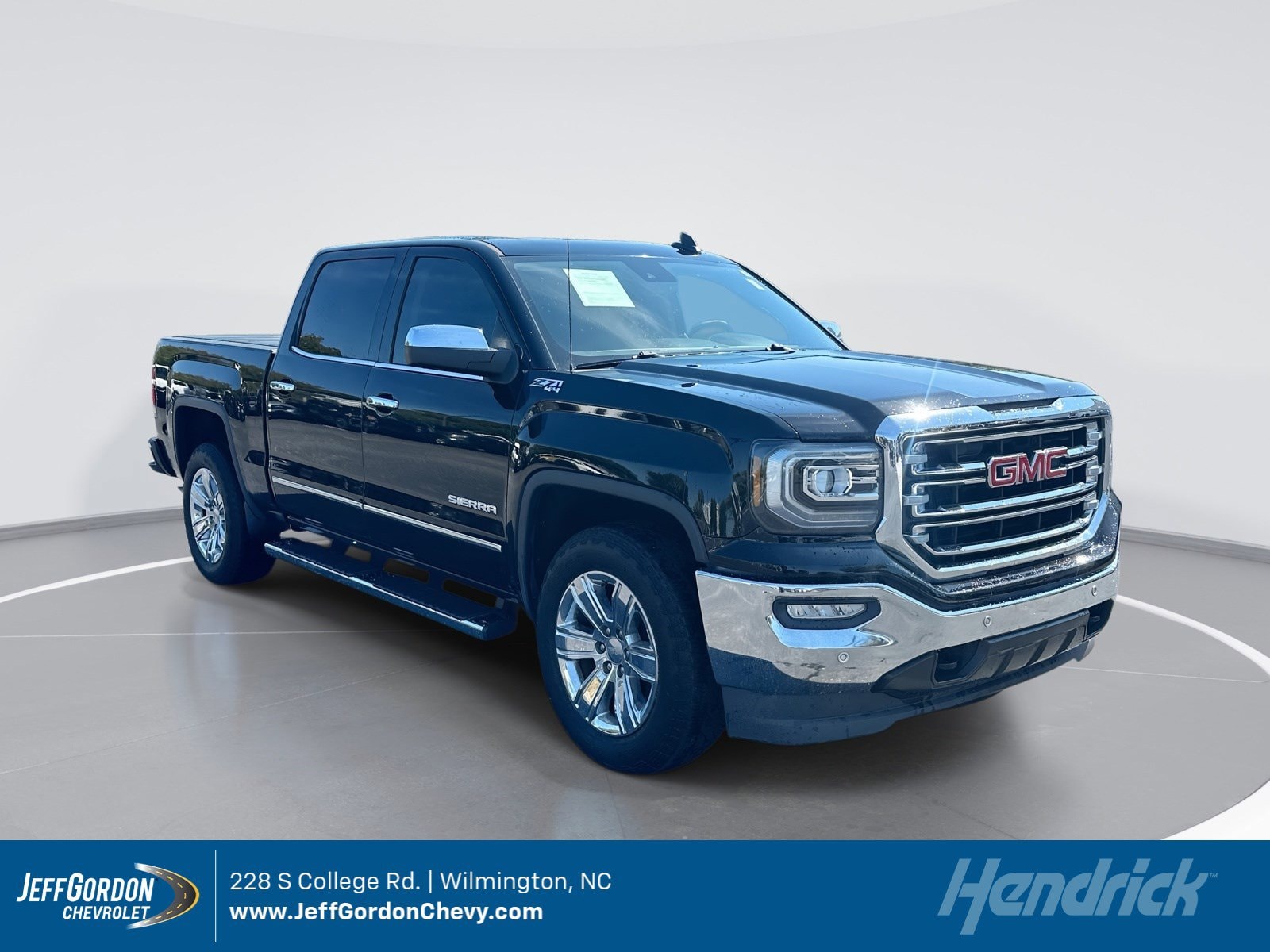 2018 GMC Sierra 4WD Crew Cab Short Box SLT's photo
