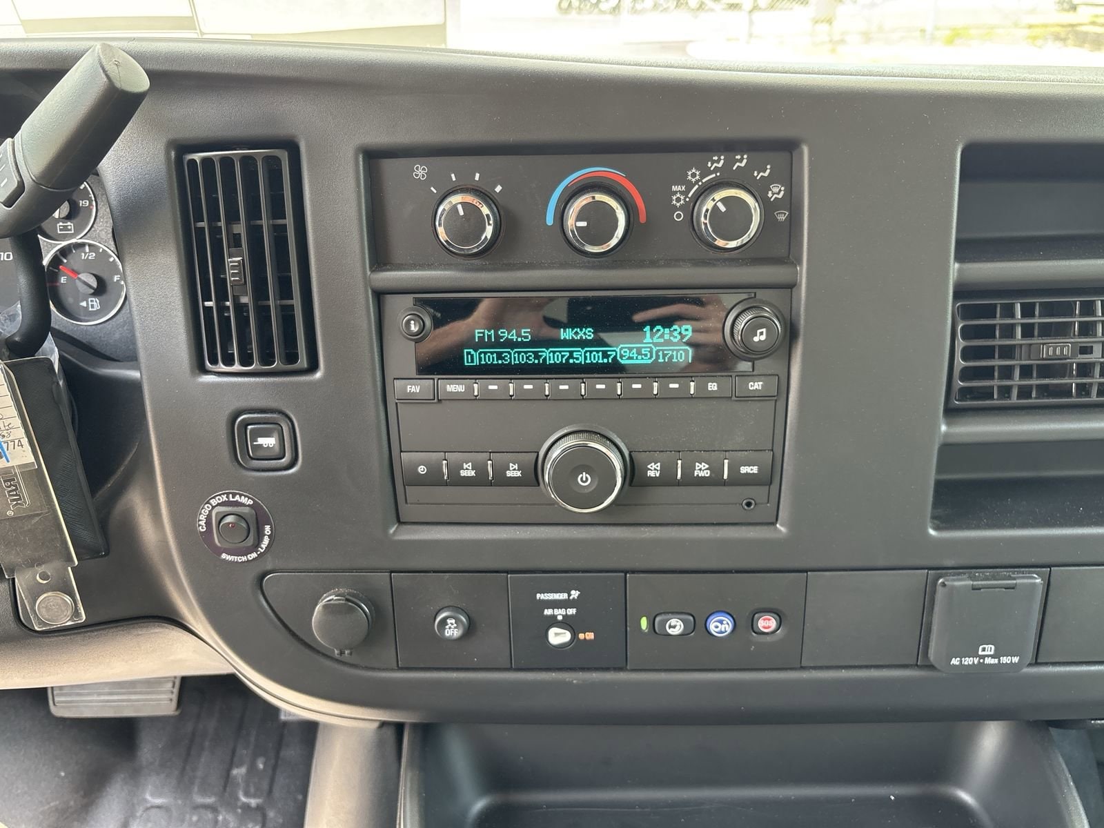 2024 Chevrolet Express Cutaway Base photo 17