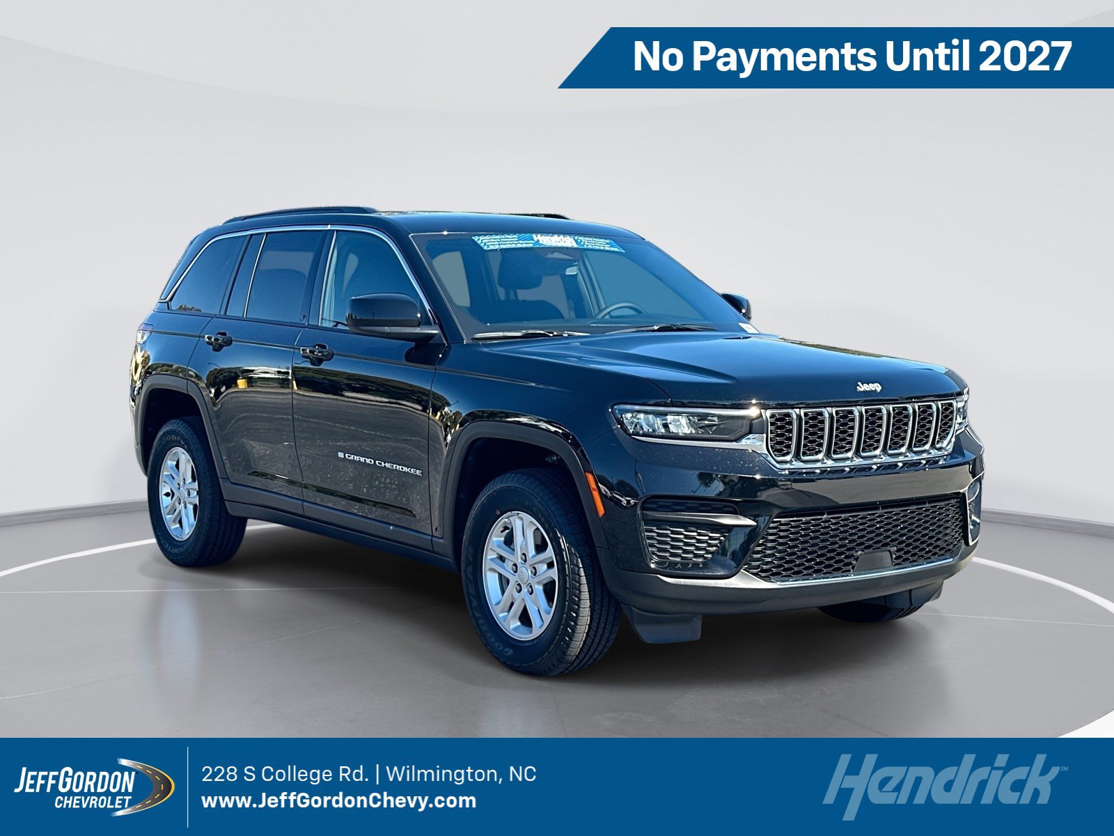 Used 2025 Jeep Grand Cherokee Laredo 4x4 SUV