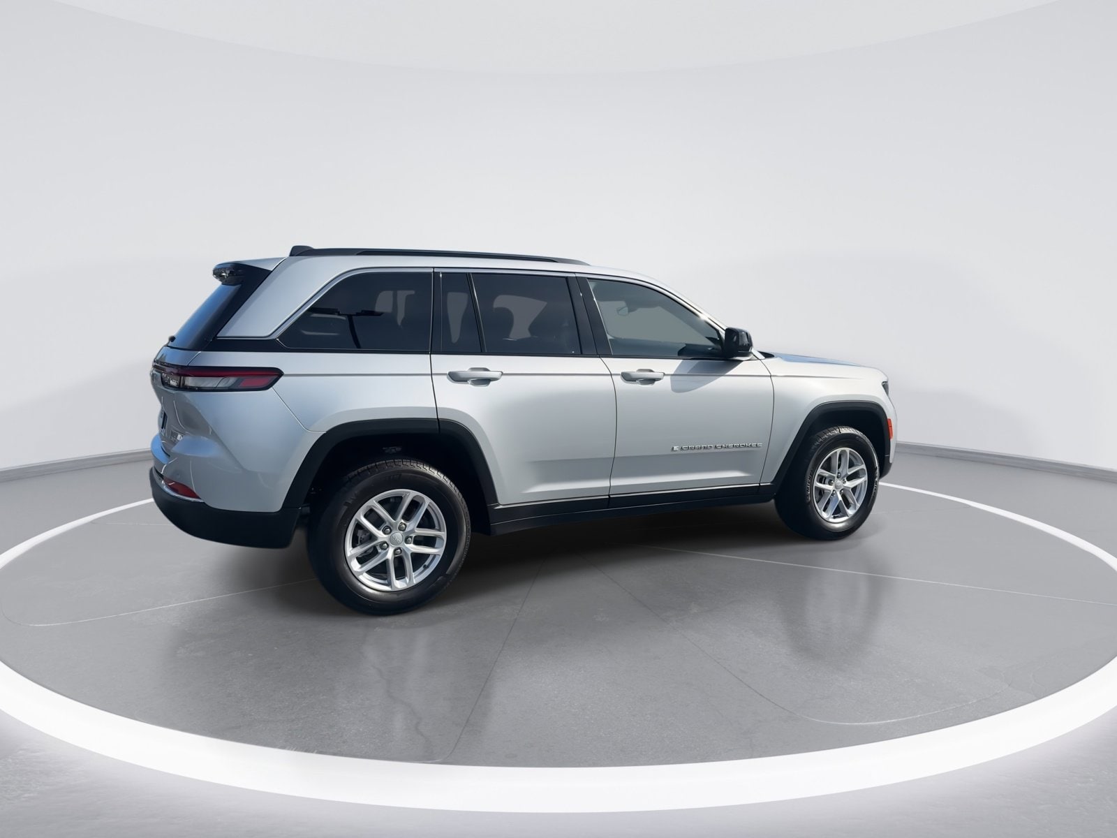 2025 Jeep Grand Cherokee Laredo X photo 3