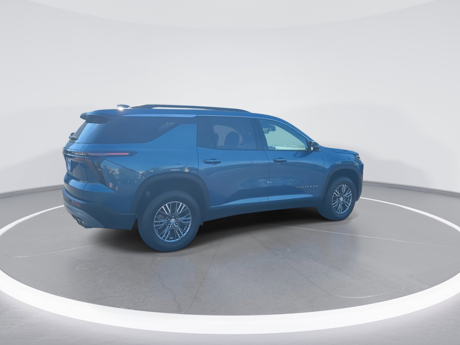 2025 Chevrolet Traverse FWD LT photo 3
