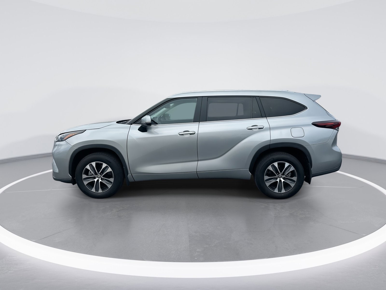 2024 Toyota Highlander XLE photo 5