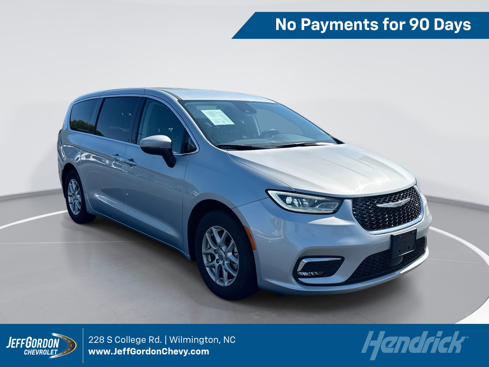 2023 Chrysler Pacifica's photo
