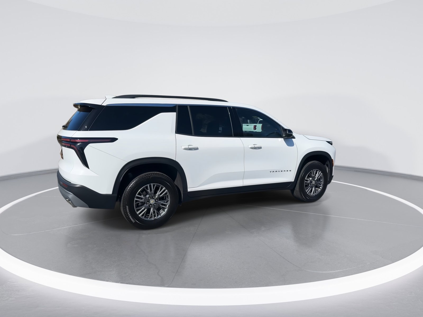 2025 Chevrolet Traverse FWD LT photo 3