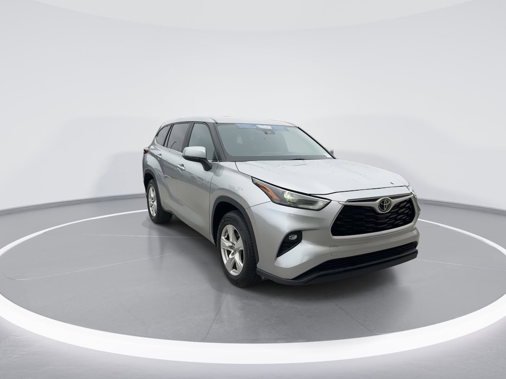 Used 2024 Toyota Highlander LE SUV
