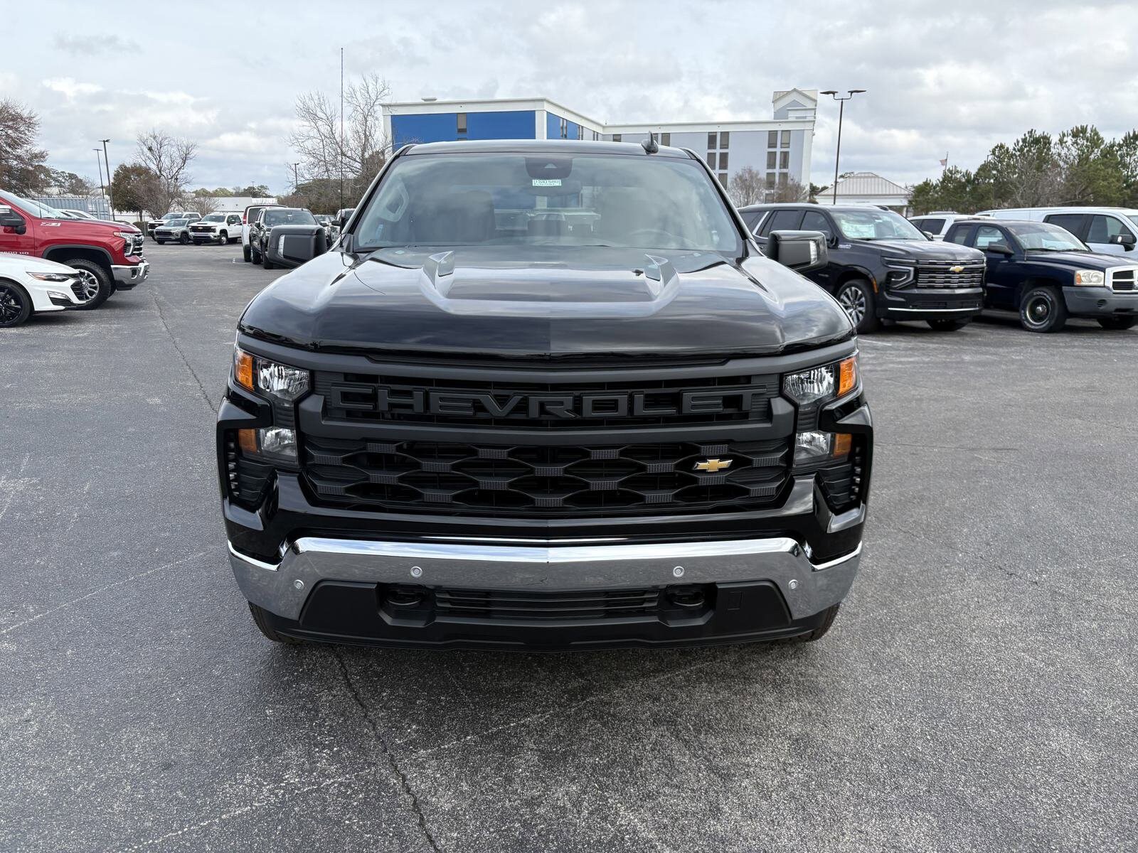 2025 Chevrolet Silverado 1500 photo 3
