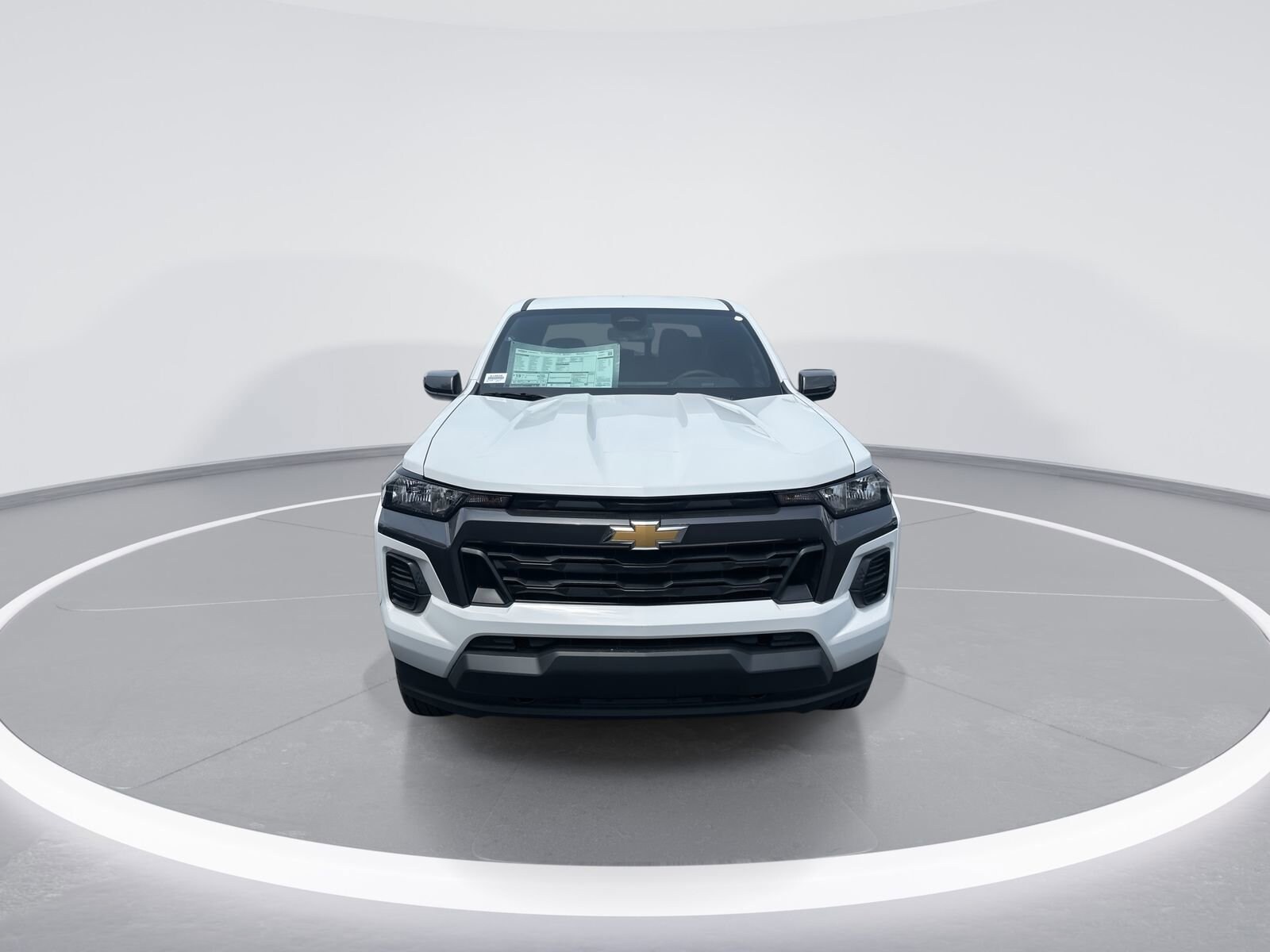 2025 Chevrolet Colorado photo 3