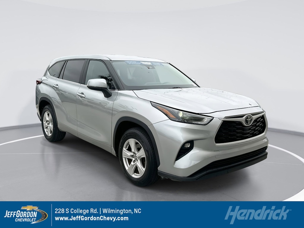 Used 2024 Toyota Highlander LE SUV