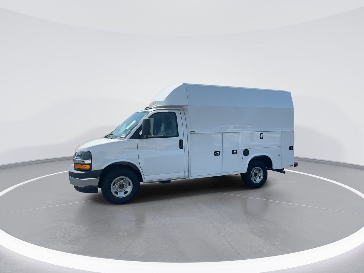 2025 Chevrolet Express Cutaway Base photo 5