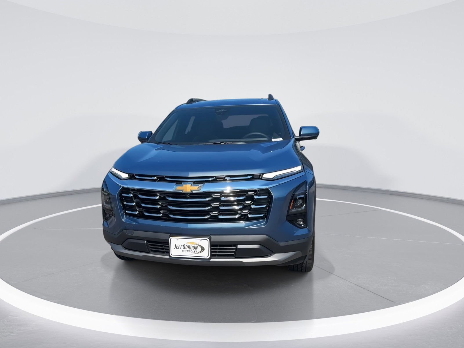 2026 Chevrolet Equinox LT photo 2