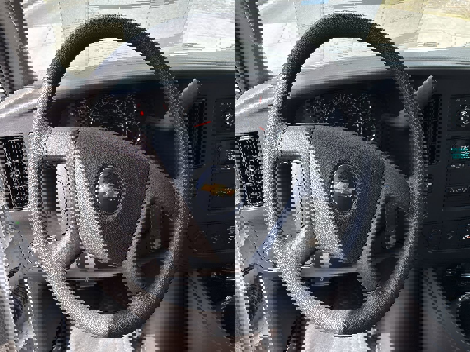 2024 Chevrolet Express Cutaway Base photo 15