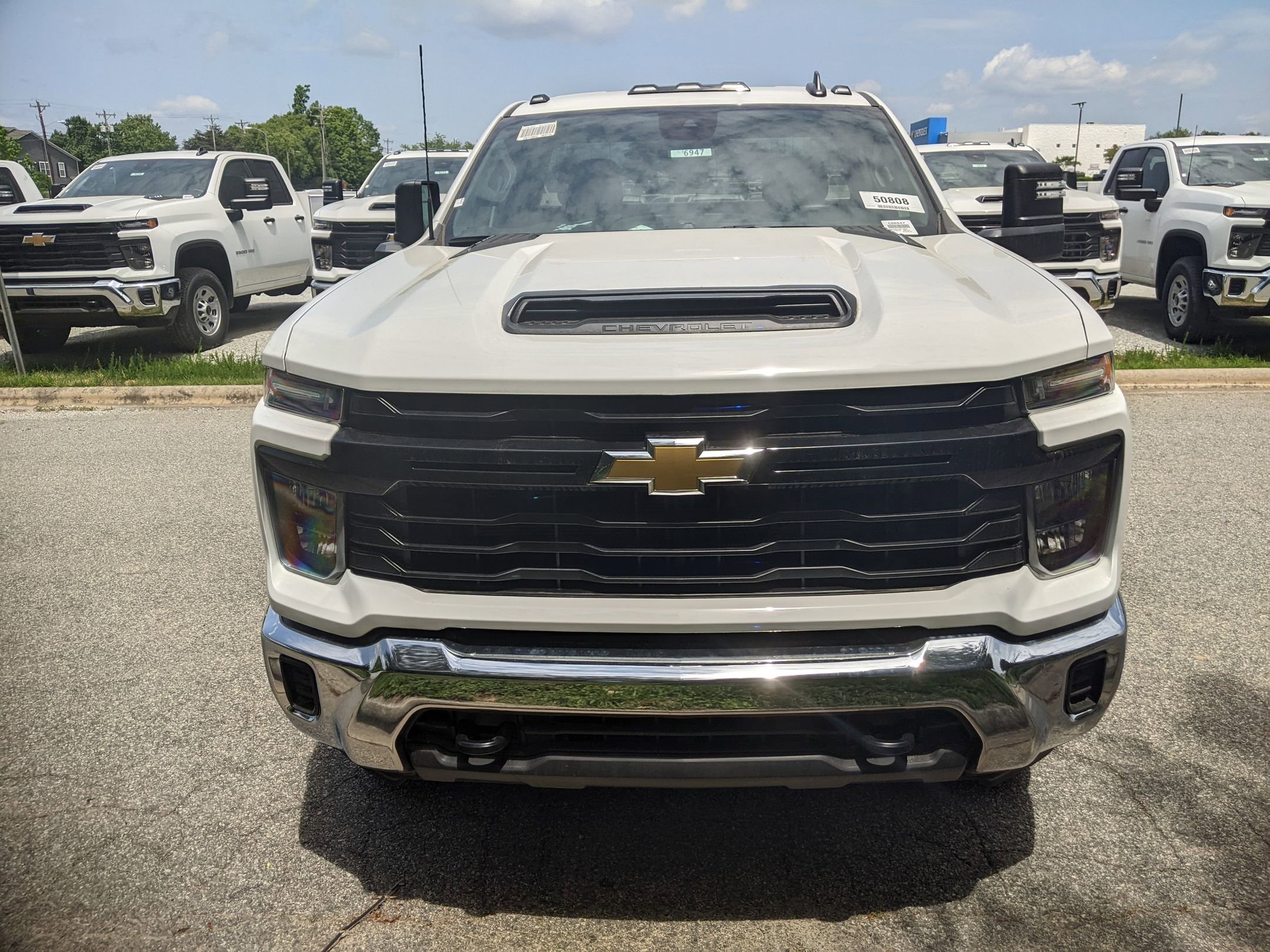 2025 Chevrolet Silverado 3500HD Work Truck photo 2