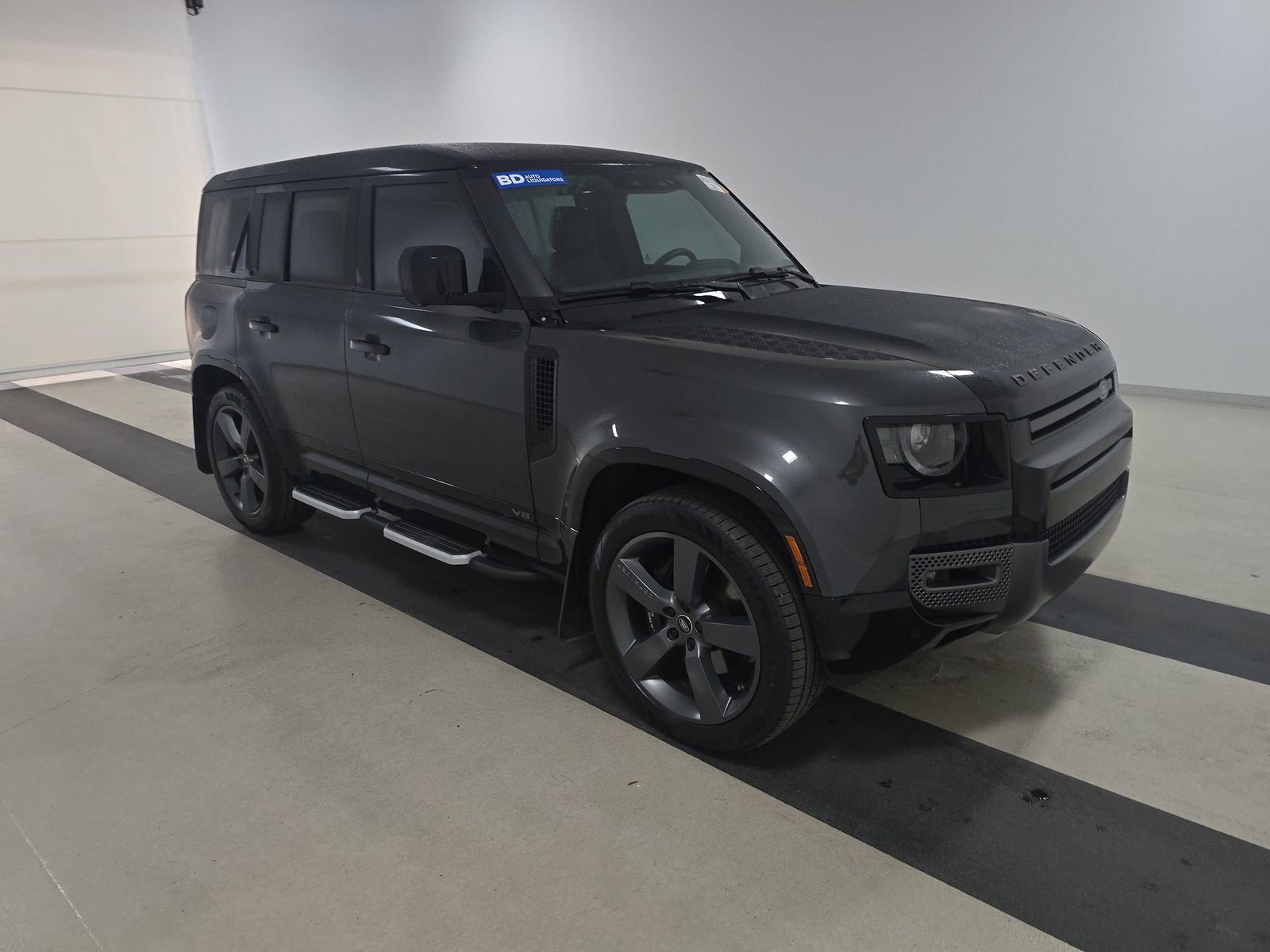 2023 Land Rover Defender V8 photo 2