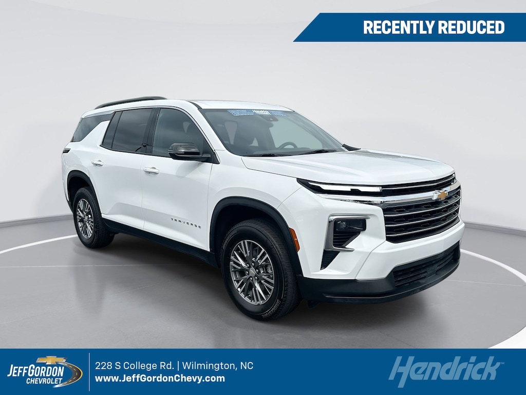 Used 2025 Chevrolet Traverse LT SUV