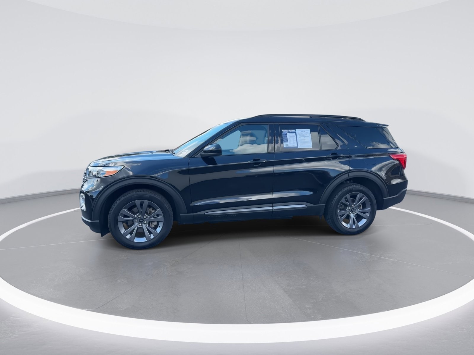 2023 Ford Explorer XLT photo 4
