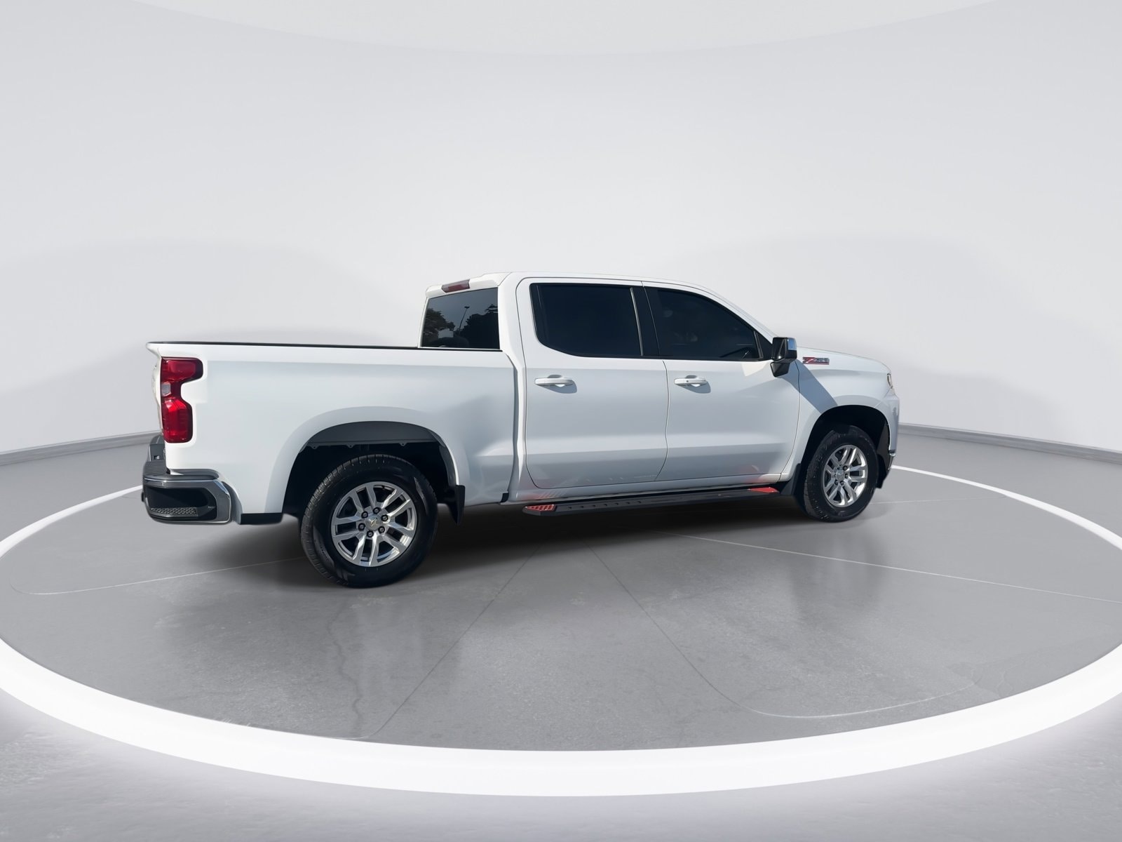 2020 Chevrolet Silverado 1500 LT photo 3