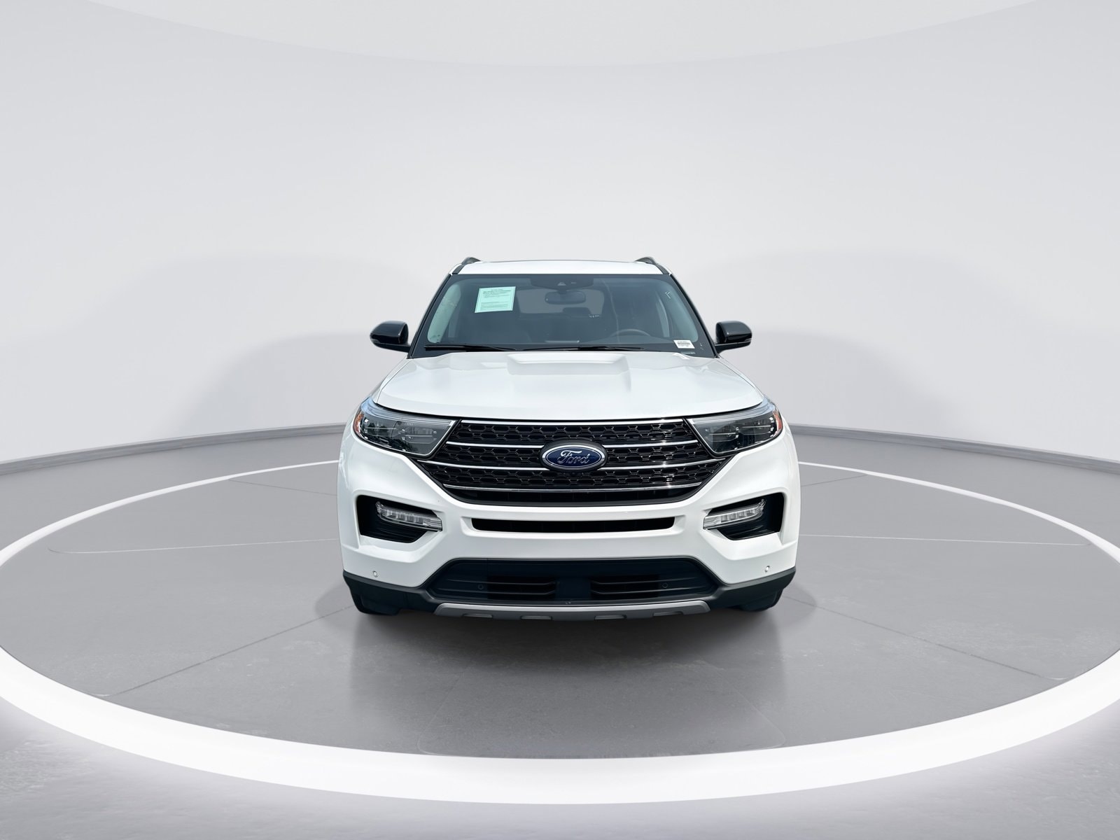 2024 Ford Explorer XLT photo 2