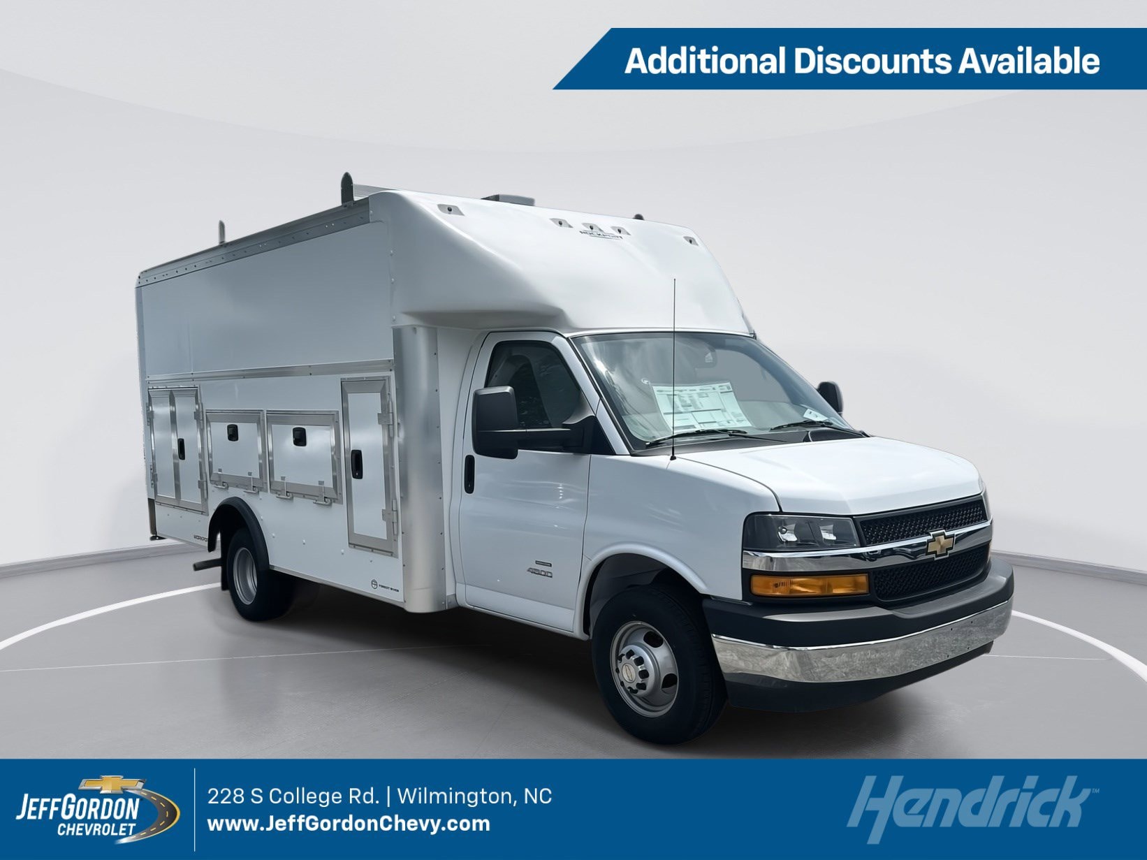 2024 Chevrolet Express Cutaway Base's photo